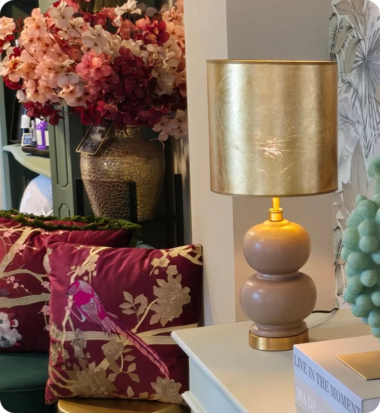 Sierkussens, lampen en Kunstbloemen